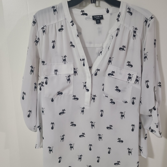 Cat Print Blouse • TORRID • Size 00 - Picture 1 of 5